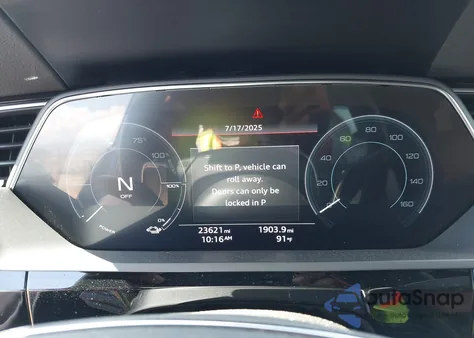 2022 Audi E-Tron Premium Plus Quattro z USA, uszkodzony, nr VIN WA1LAAGE5NB025516